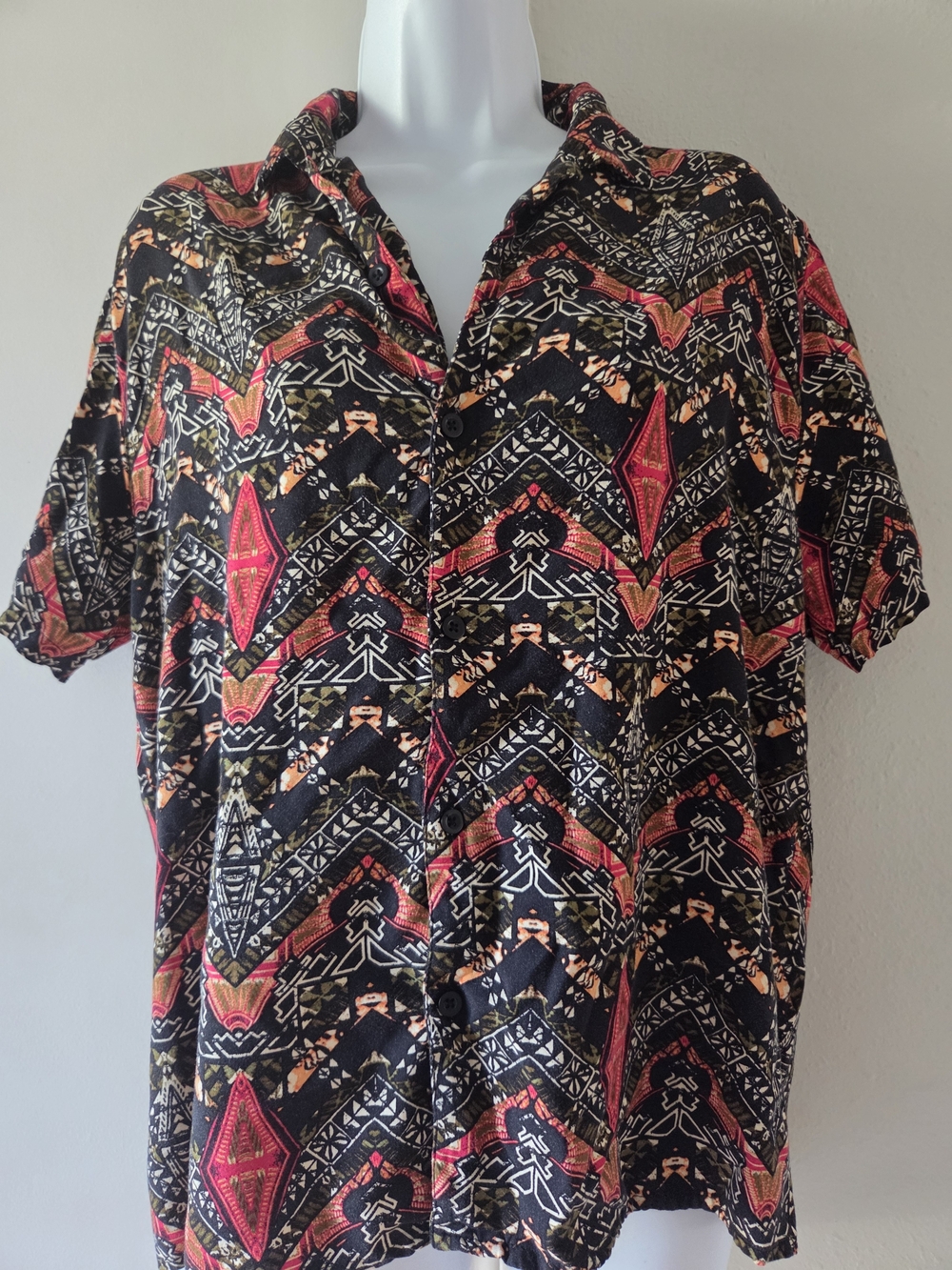 FILA Geometric Rayon Button Down in Black & Red Large